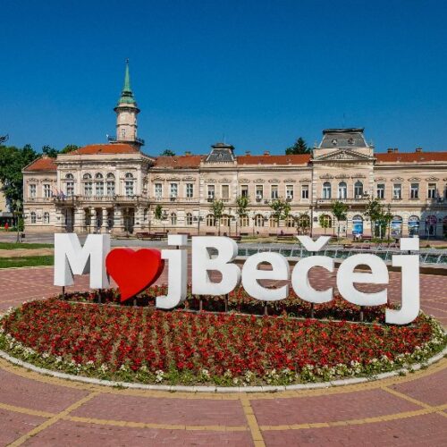 у мају: ДВА БЕЧЕЈА ПОРЕД ТИСЕ – АРАЧА
